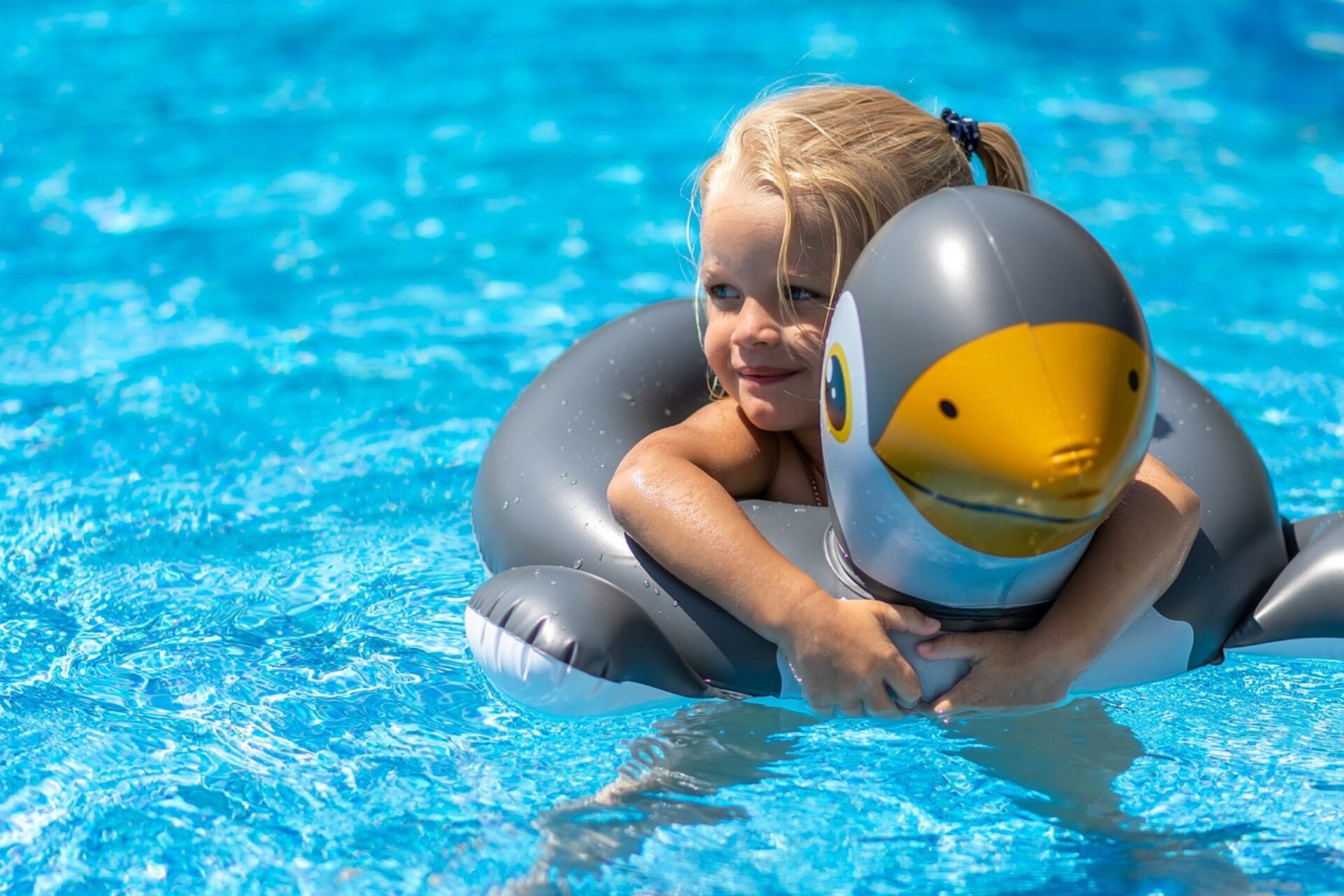 pool-gc36c0a65f_1280